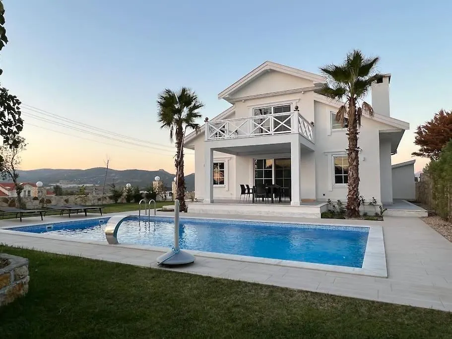 White House Villa Foca 0*,